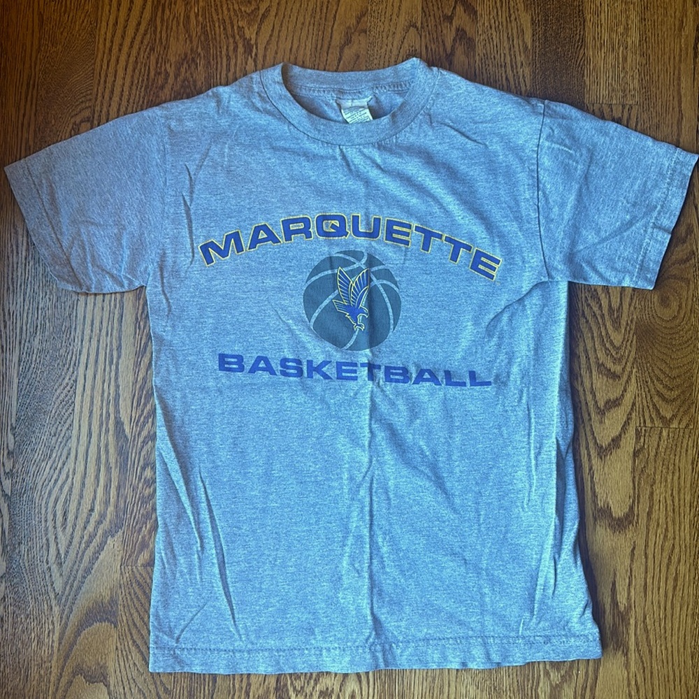 Marquette Golden Eagles Basketball tshirt, size Small